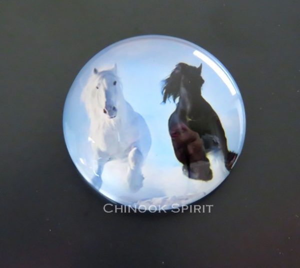 Aimant magnet chevaux blanc et noir chinook spirit