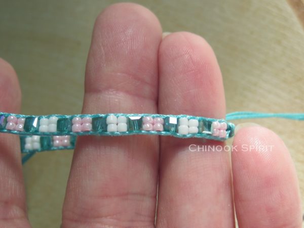 bracelet perles rocailles vert blanc fin reglable indien chinook spirit