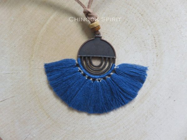 collier azteque bleu fils cuir indien chinook spirit