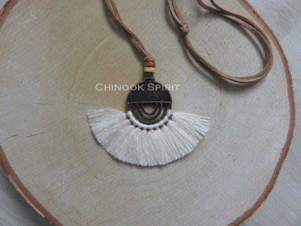 collier azteque ecru cuir indien chinook spirit