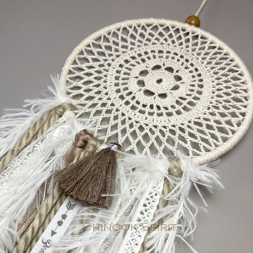 Attrape reves crochet beige pompon brun Chinook Spirit