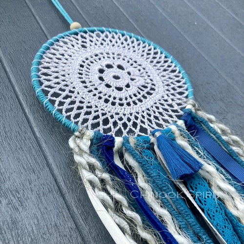 Attrape reves crochet indigo pompon marine Chinook Spirit